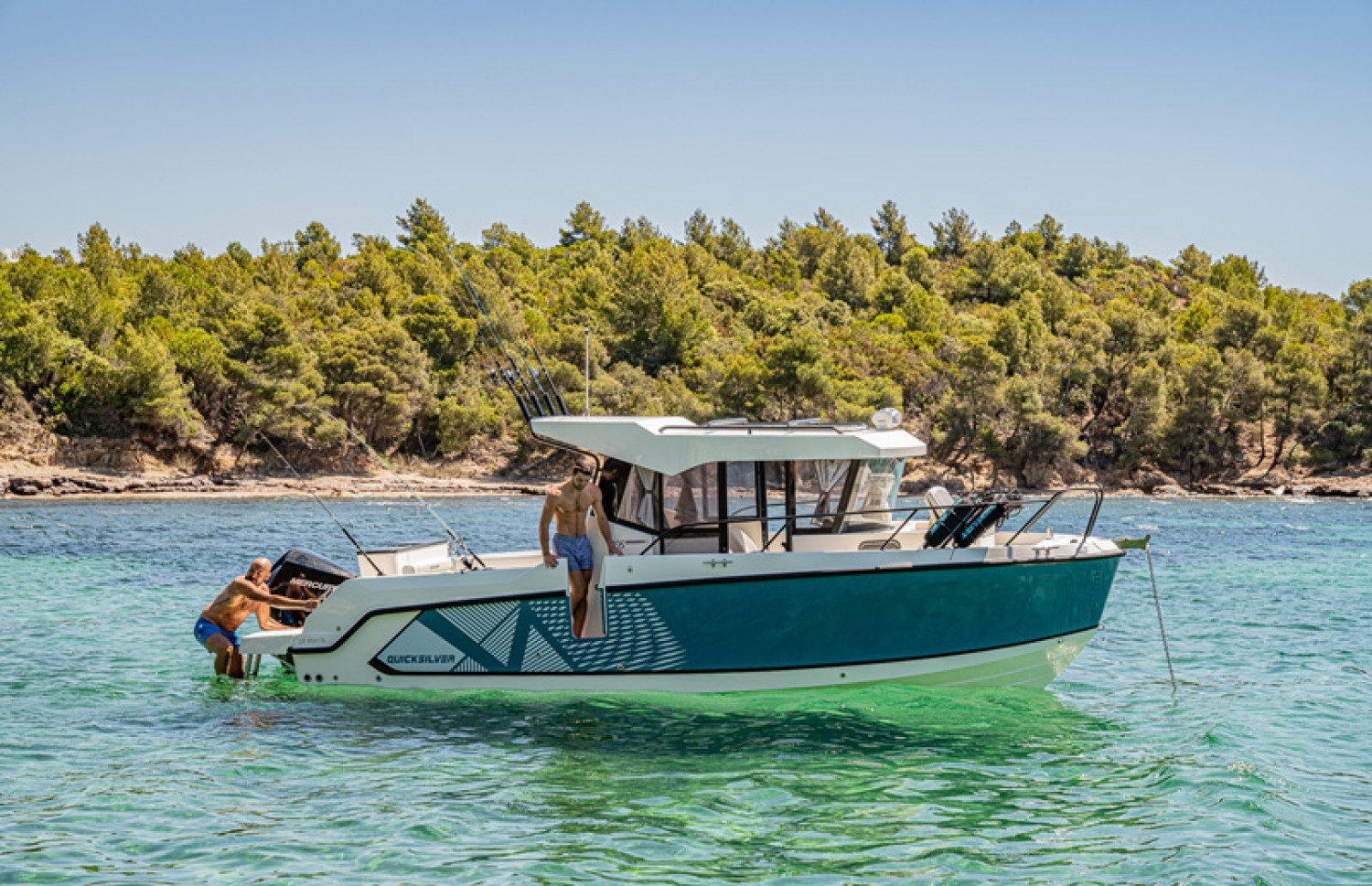 slider 4 Quicksilver Captur 805 Pilothouse